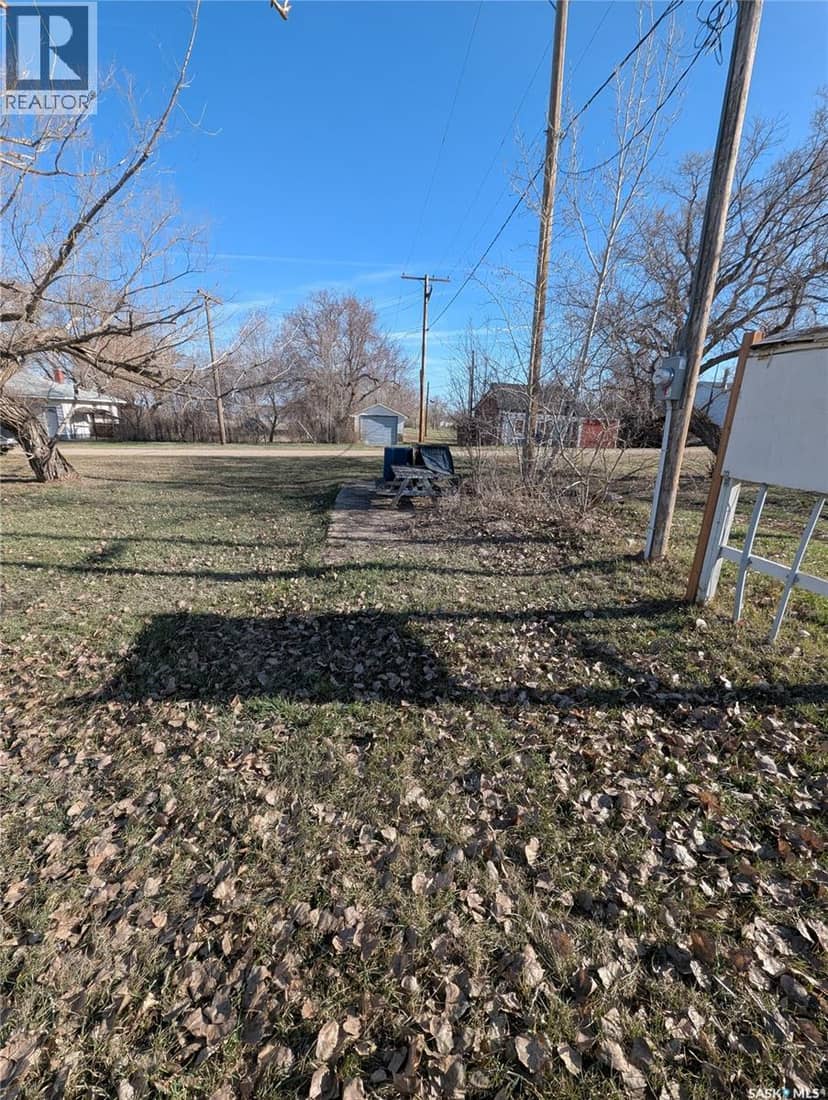 136 Railway AVENUE — photo 10 of 25