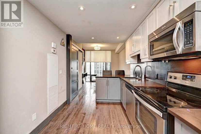 N2207 - 330 Phillip Street — photo 18 of 40