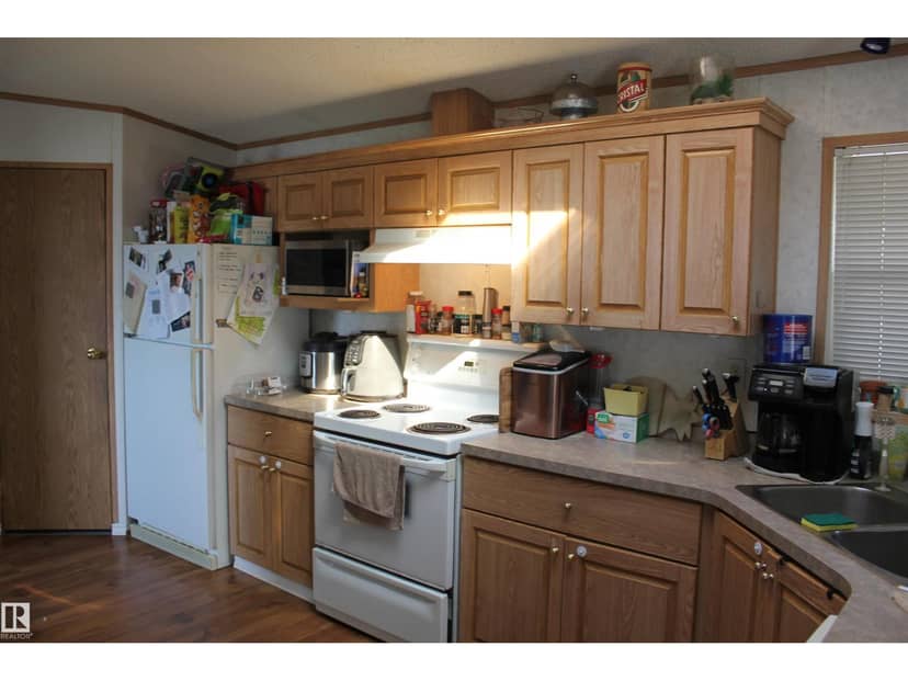4610 51 AV — photo 11 of 35
