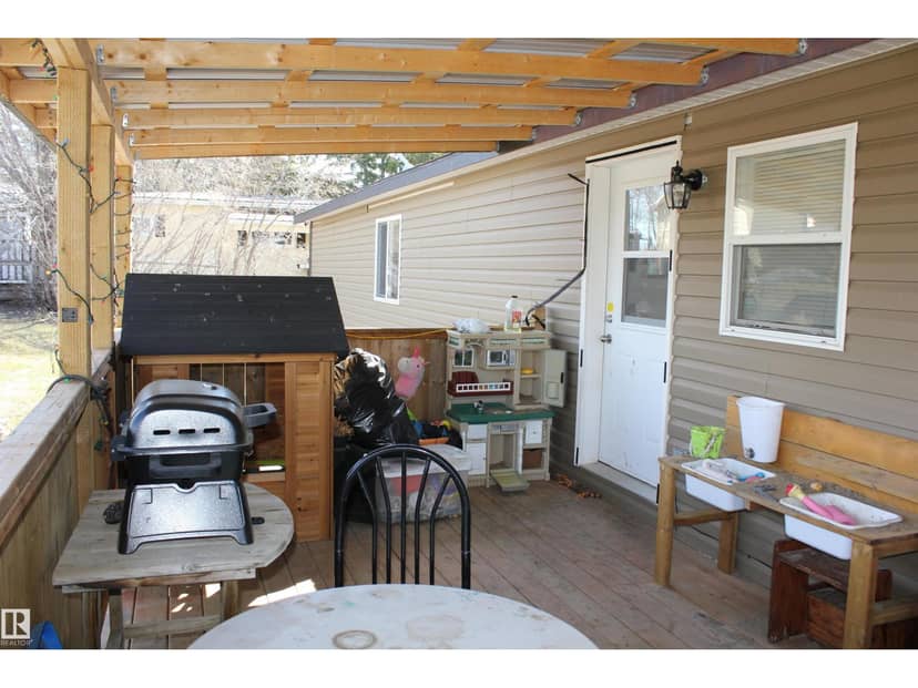 4610 51 AV — photo 23 of 35