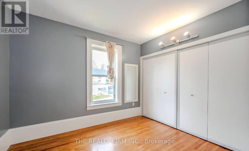 243 Wellington Street — photo 8 of 12