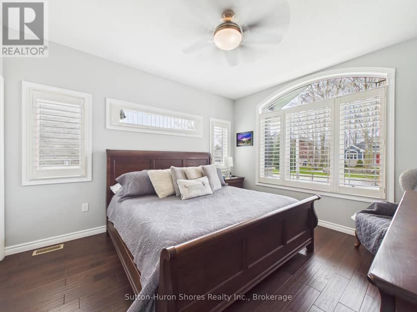 345 Ray Street — photo 11 of 35