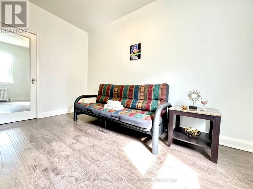 1563 Bathurst Street — photo 7 of 12