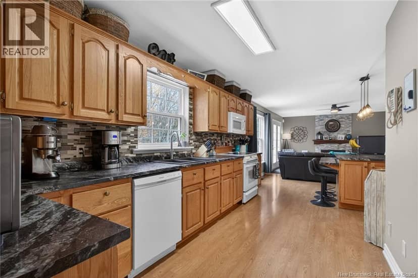 91 Greenwich Drive — photo 5 of 20