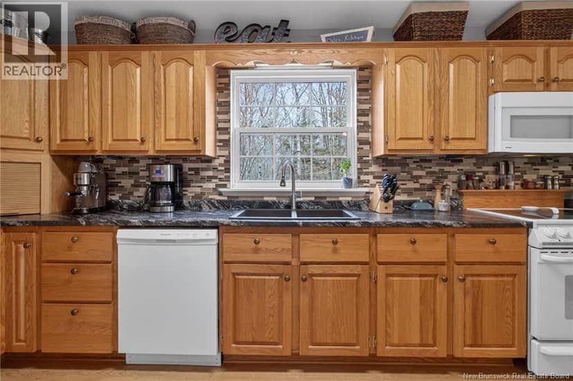 91 Greenwich Drive — photo 6 of 20