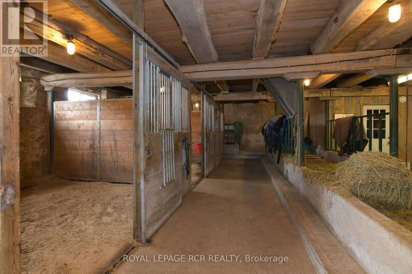 6122 Ninth Line — photo 21 of 40