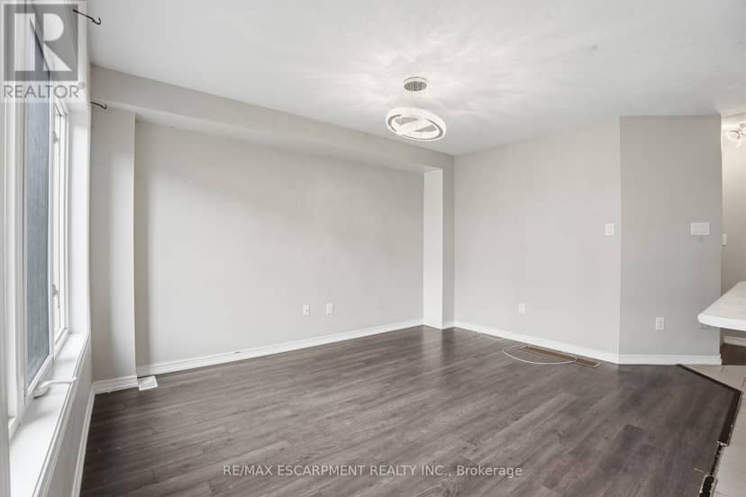7774 Buckeye Crescent — photo 9 of 27