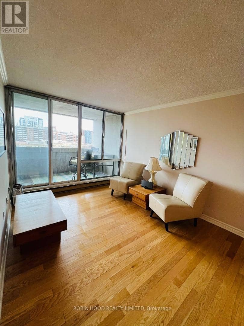 910 - 530 Laurier Avenue W — photo 10 of 38