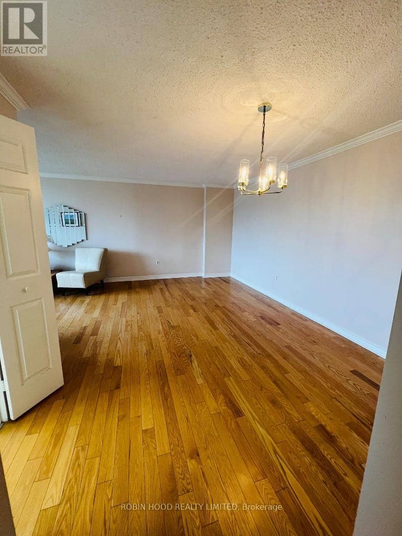 910 - 530 Laurier Avenue W — photo 13 of 38
