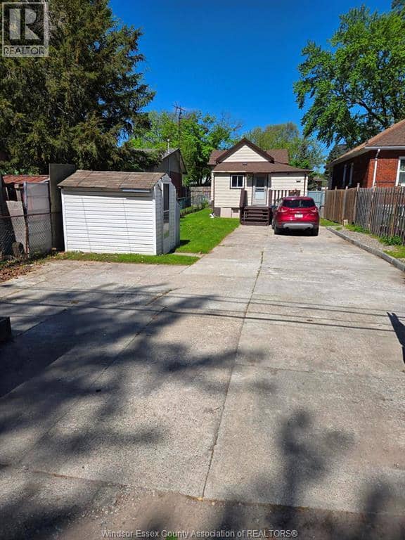 3595 Queen — photo 3 of 19