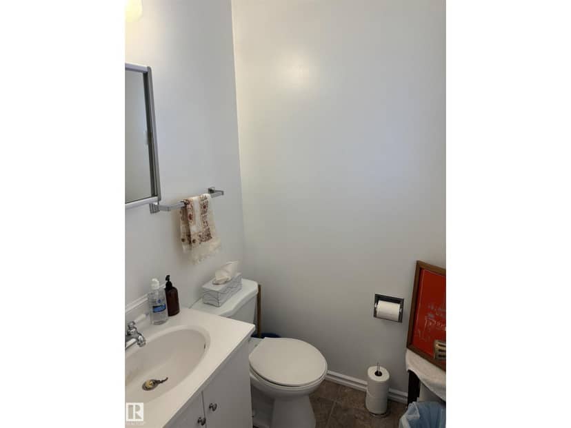 4824 49 AV — photo 10 of 28