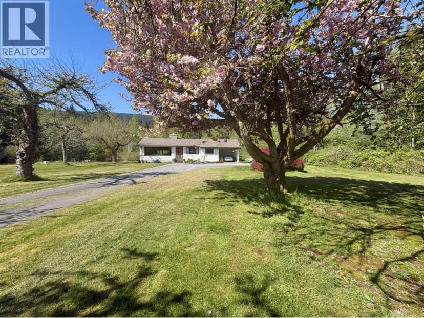 1346 RUSSELL ROAD, Gibsons