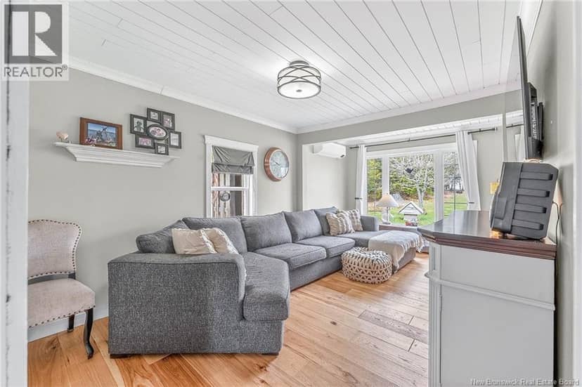10 Stanley Oliver Road — photo 15 of 40