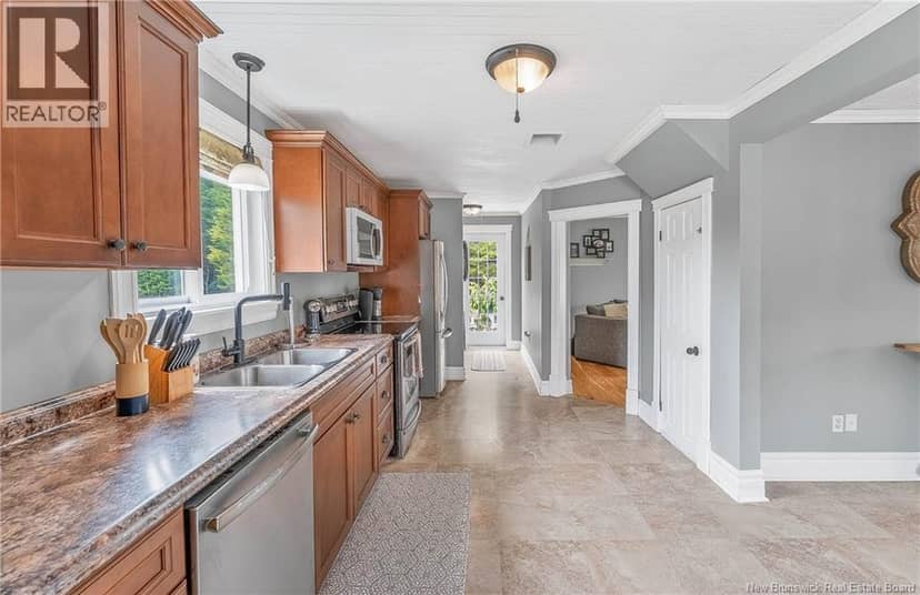 10 Stanley Oliver Road — photo 9 of 40