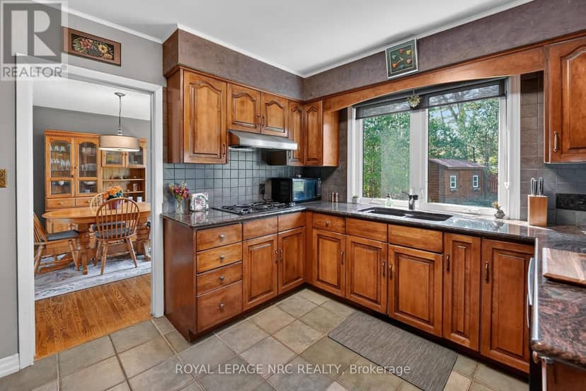 10 Briarfield Crescent — photo 13 of 40