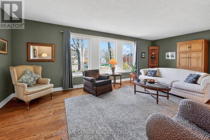 10 Briarfield Crescent — photo 7 of 40