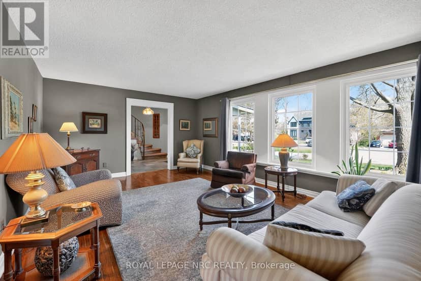 10 Briarfield Crescent — photo 8 of 40