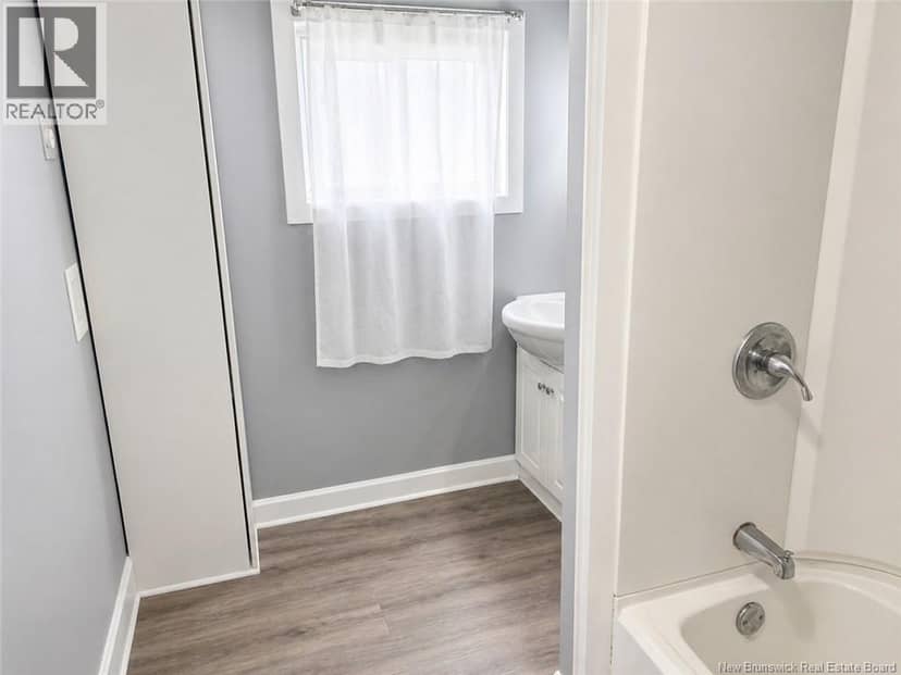 31-33 Peters Street — photo 18 of 40
