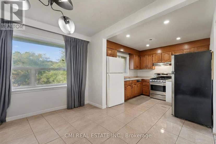 2610 Islington Avenue — photo 10 of 40