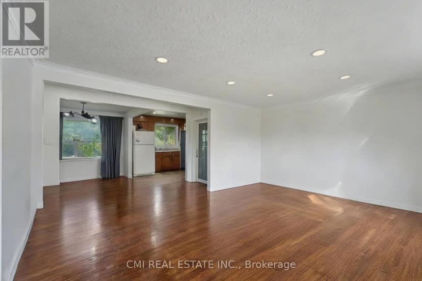 2610 Islington Avenue — photo 11 of 40