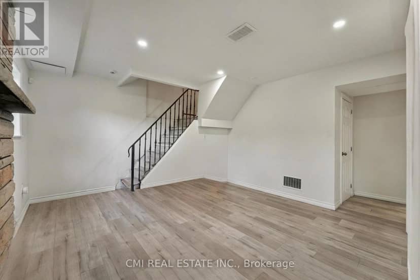 2610 Islington Avenue — photo 25 of 40