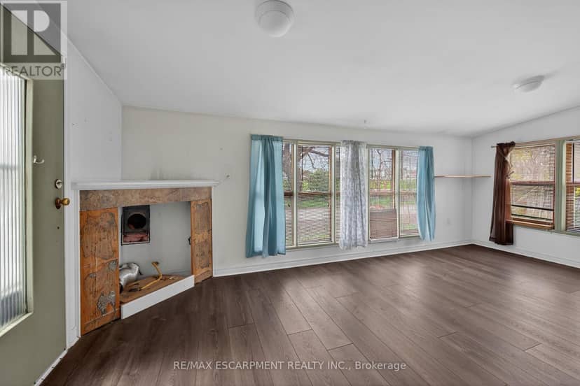 313 John Street — photo 13 of 40
