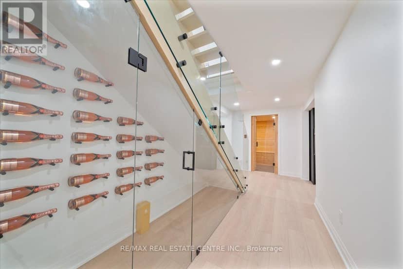 32 Elena Court — photo 18 of 40