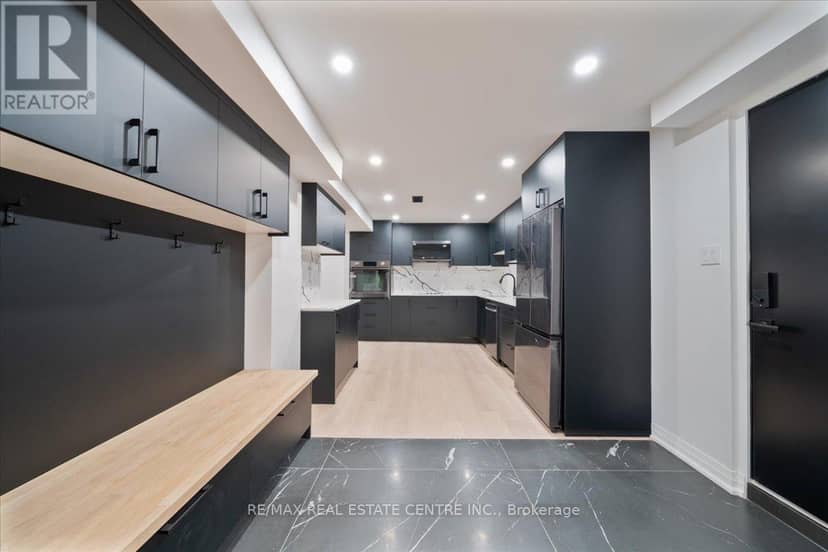 32 Elena Court — photo 3 of 40