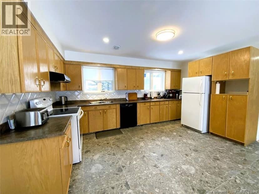64 Chouinard Avenue — photo 3 of 11