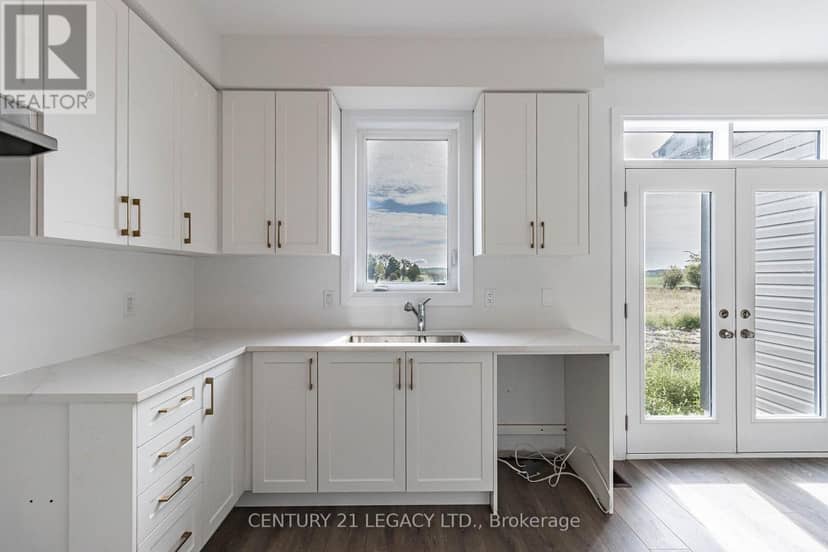 30 Union Boulevard — photo 10 of 35