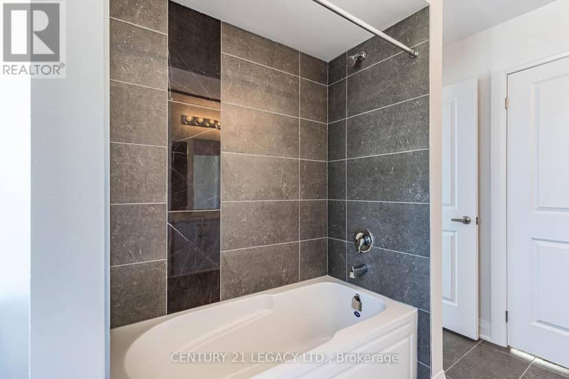 30 Union Boulevard — photo 23 of 35
