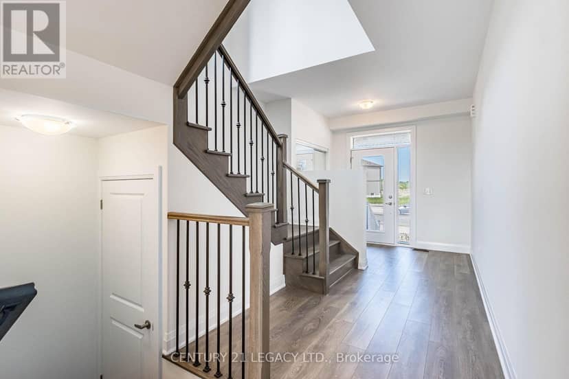 30 Union Boulevard — photo 3 of 35