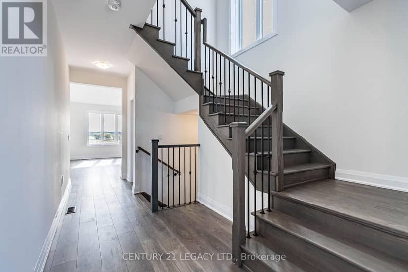30 Union Boulevard — photo 4 of 35
