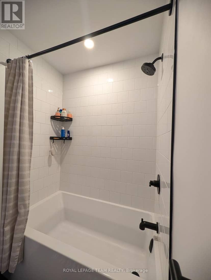304 - 101 Pinhey Street — photo 15 of 23