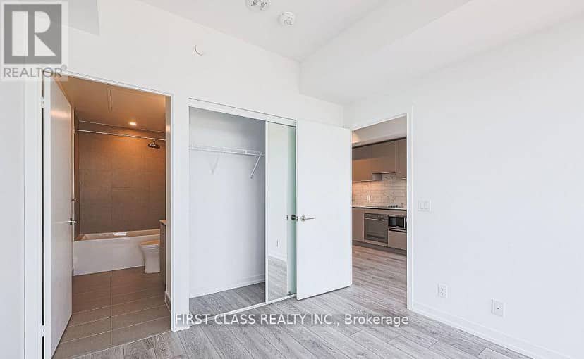 3215 - 55 Mercer Street — photo 1 of 10