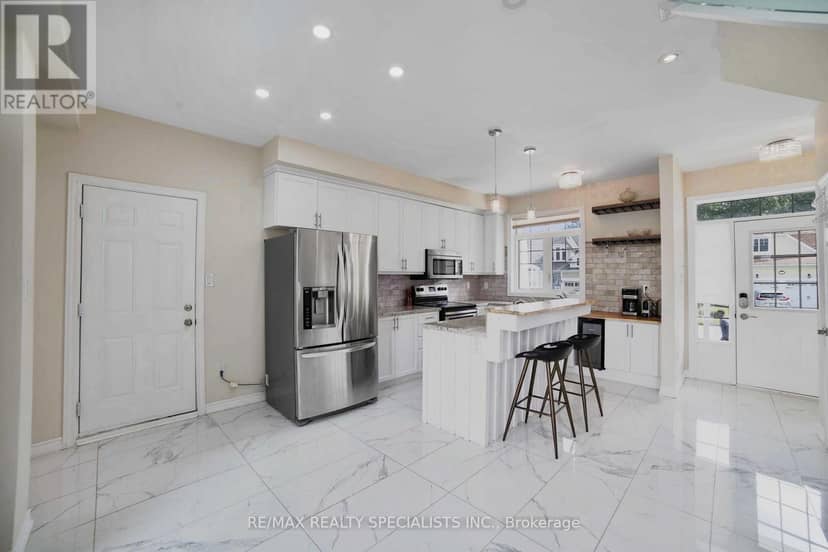 61 Riverwalk Place — photo 12 of 40