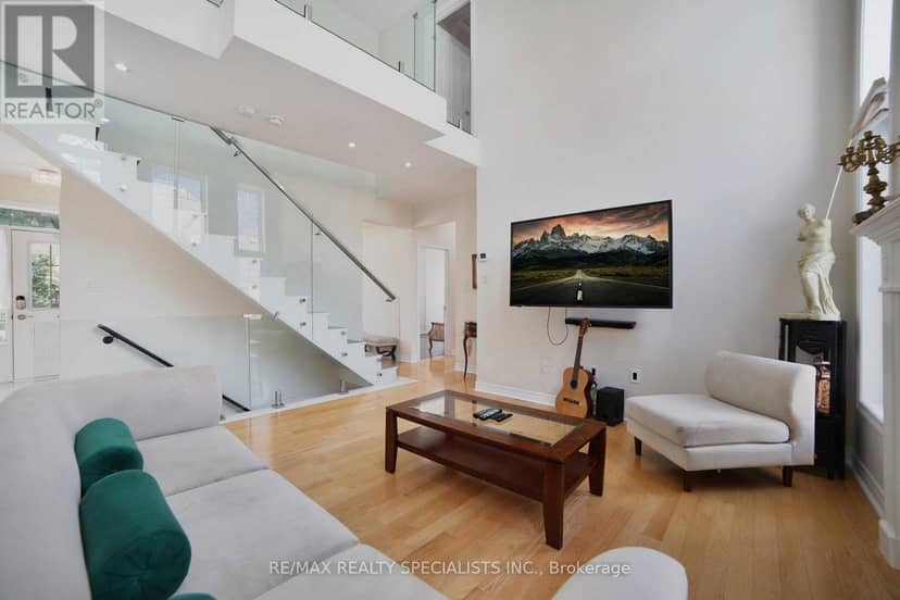 61 Riverwalk Place — photo 7 of 40