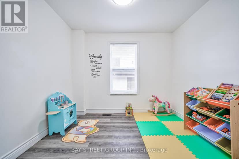 5241 Kitchener Street — photo 18 of 40
