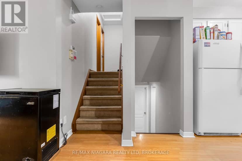 46 Macoomb Drive — photo 16 of 38
