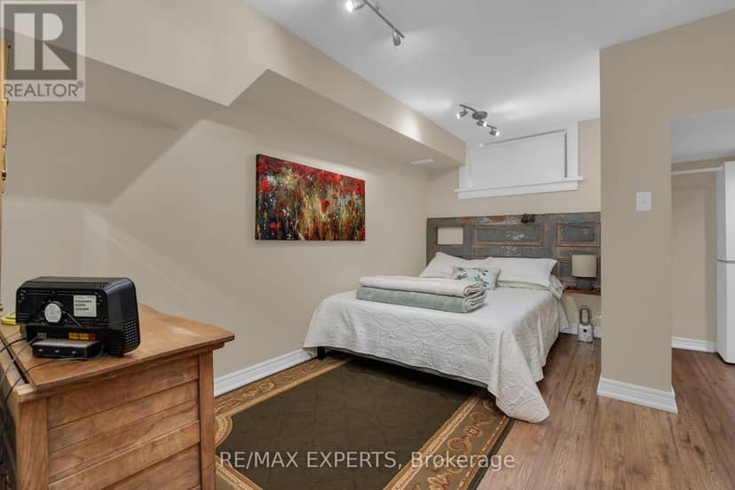 130 St David Street S — photo 16 of 38