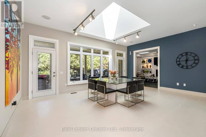 4507 Lakeshore Road — photo 10 of 40