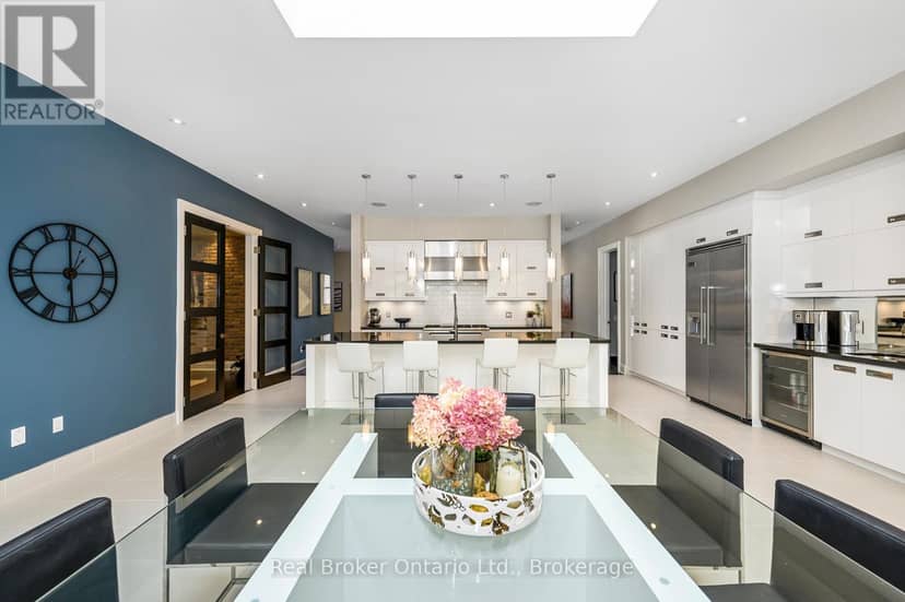 4507 Lakeshore Road — photo 12 of 40