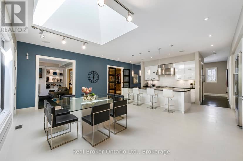 4507 Lakeshore Road — photo 13 of 40