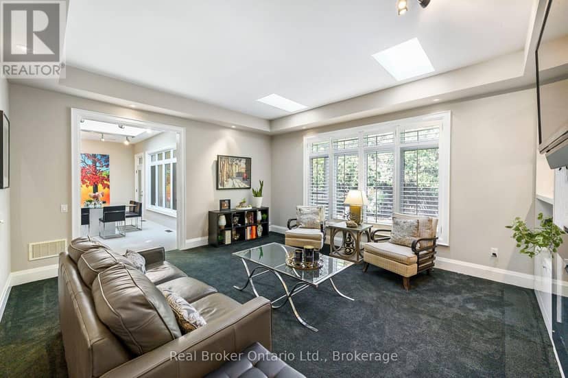 4507 Lakeshore Road — photo 14 of 40