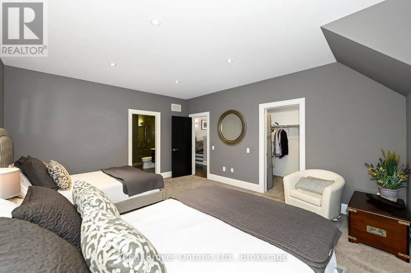 4507 Lakeshore Road — photo 32 of 40