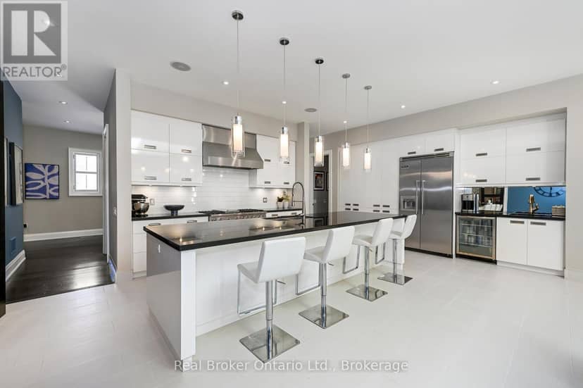 4507 Lakeshore Road — photo 5 of 40