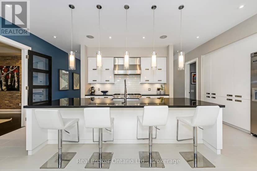 4507 Lakeshore Road — photo 7 of 40