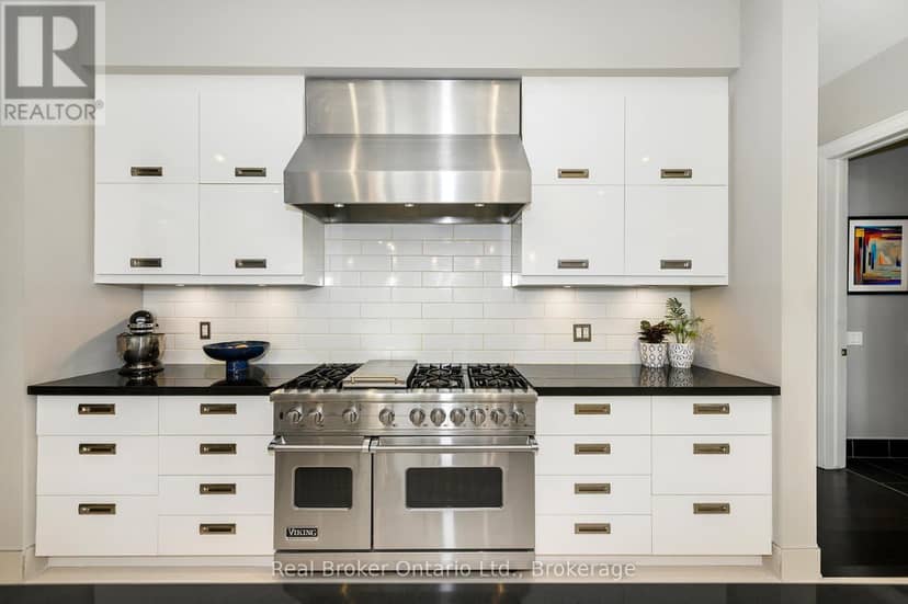 4507 Lakeshore Road — photo 8 of 40