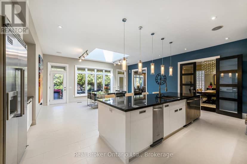 4507 Lakeshore Road — photo 9 of 40