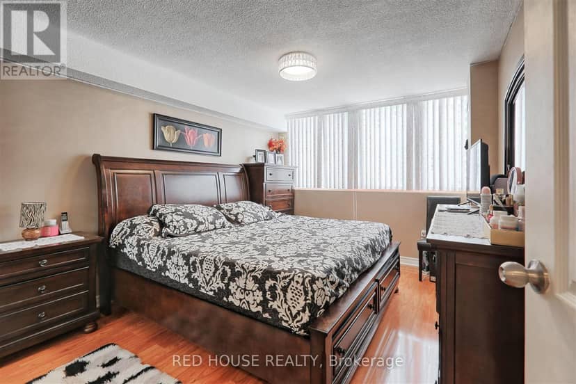 705 - 3590 Kaneff Crescent — photo 17 of 39